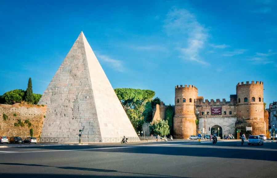 Weird Things In Rome: Cestius Pyramid